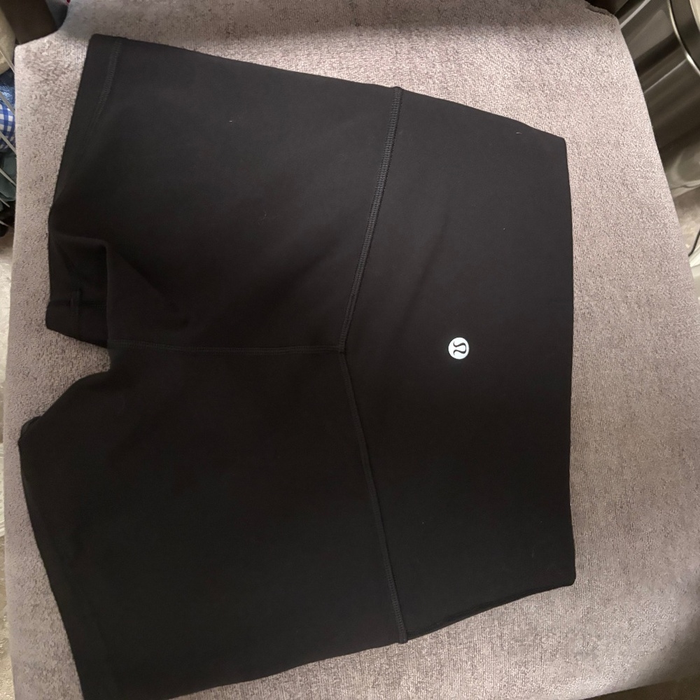 Lululemon bike shorts size 4